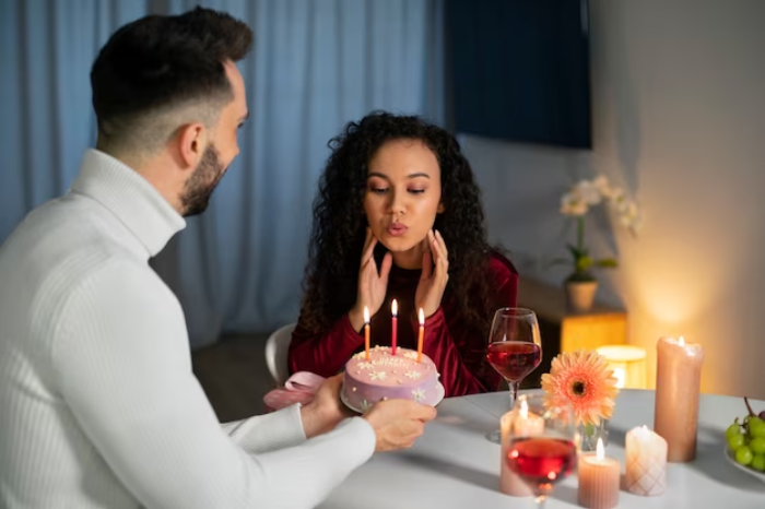 Comment Organiser une Soirée d’Anniversaire de Mariage Entre Amoureux