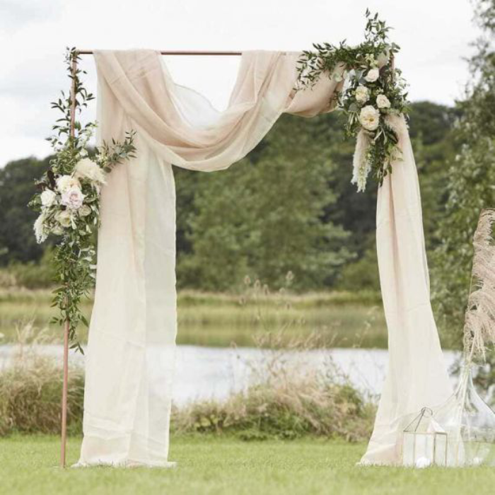 Déco DIY Arche de Mariage en Voile