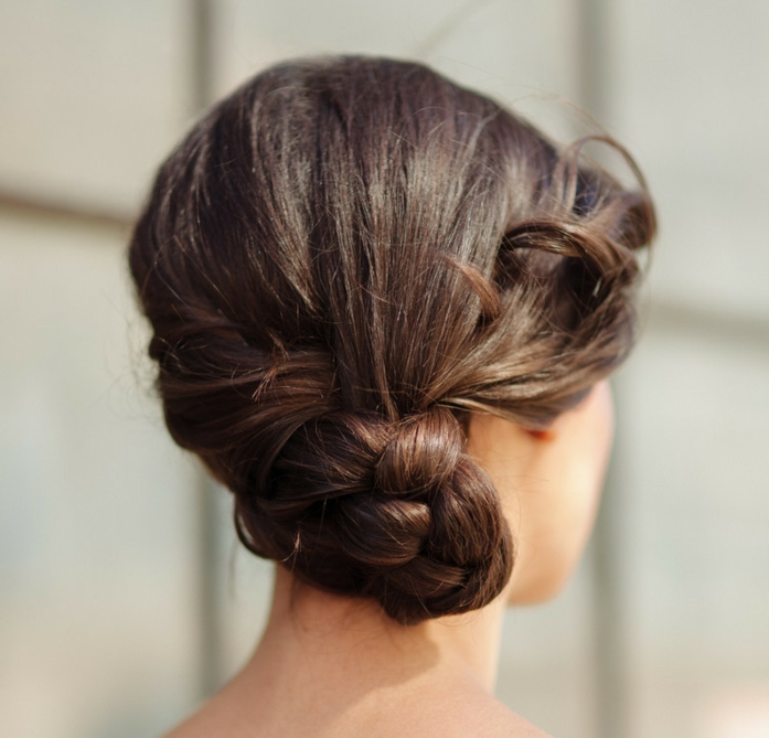 Coiffure Invitée Chignon Tressée Latérale