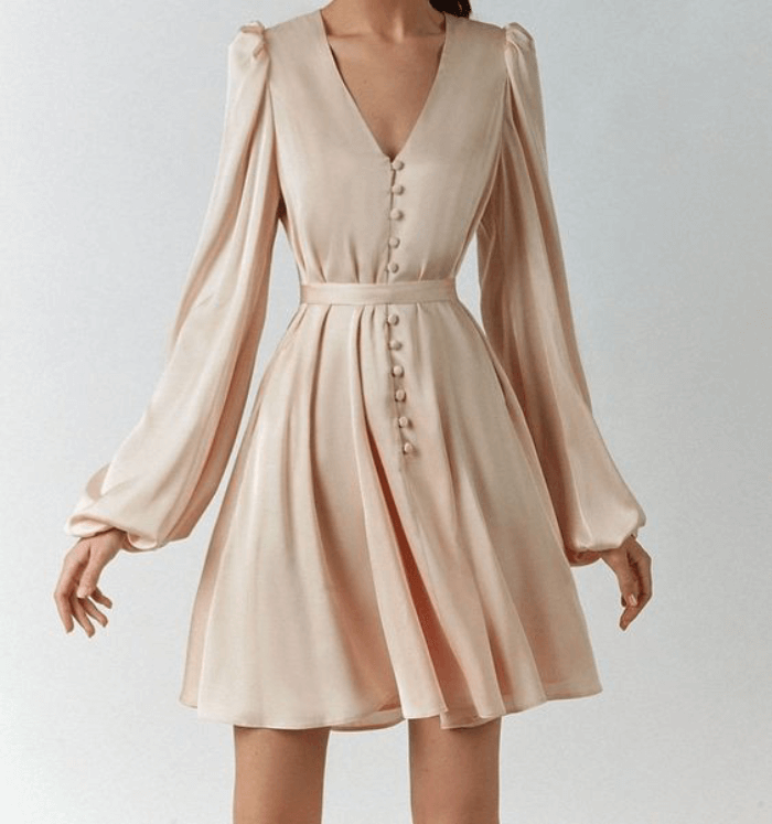 Robe Courte à Manches Longues en Satin