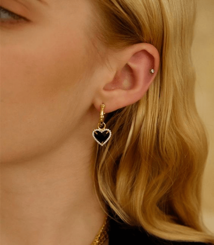 Boucles d'oreilles élégantes avec des motifs de cœur