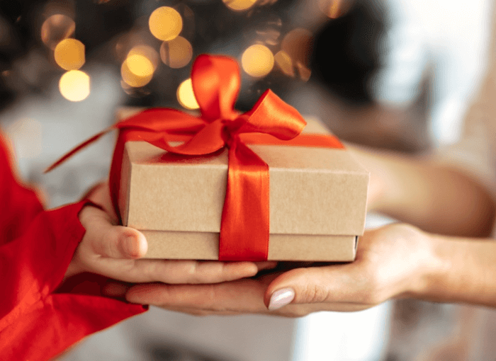 Idée cadeau fiancés boîte surprise