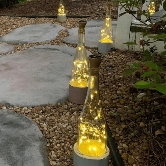 Transformez les bouteilles en verre en lampadaires de jardin uniques