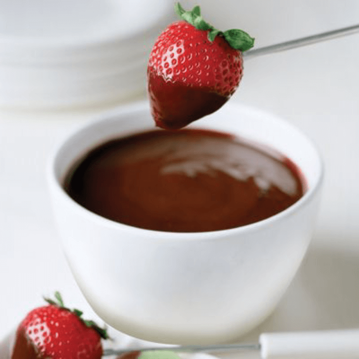 Fondue au chocolat avec assortiment de fruits