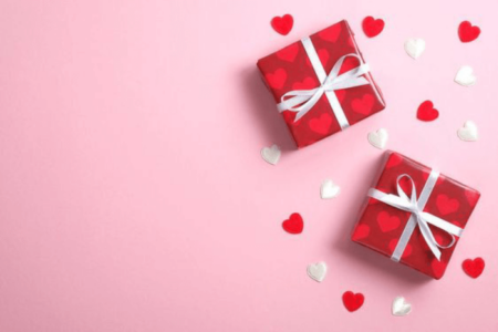 Explorez notre liste d’idée cadeau Saint Valentin personnalisé et significative. Créez des souvenirs mémorables avec des cadeaux empreints d'amour et de personnalisation.