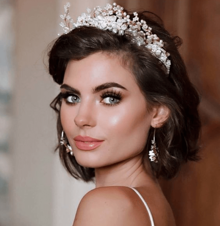 Pourquoi Choisir Une Coiffure Mariage Cheveux Carré Pour Votre Jour J ?