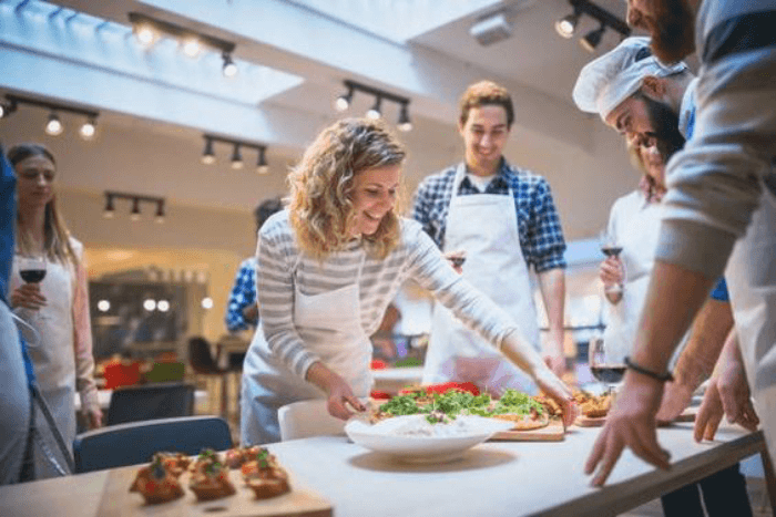 Éveillez les papilles et la complicité avec un cours de cuisine en amoureux