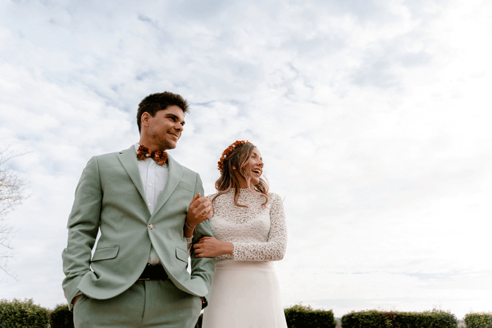 Sous-vêtements harminieux avec tenue des mariés